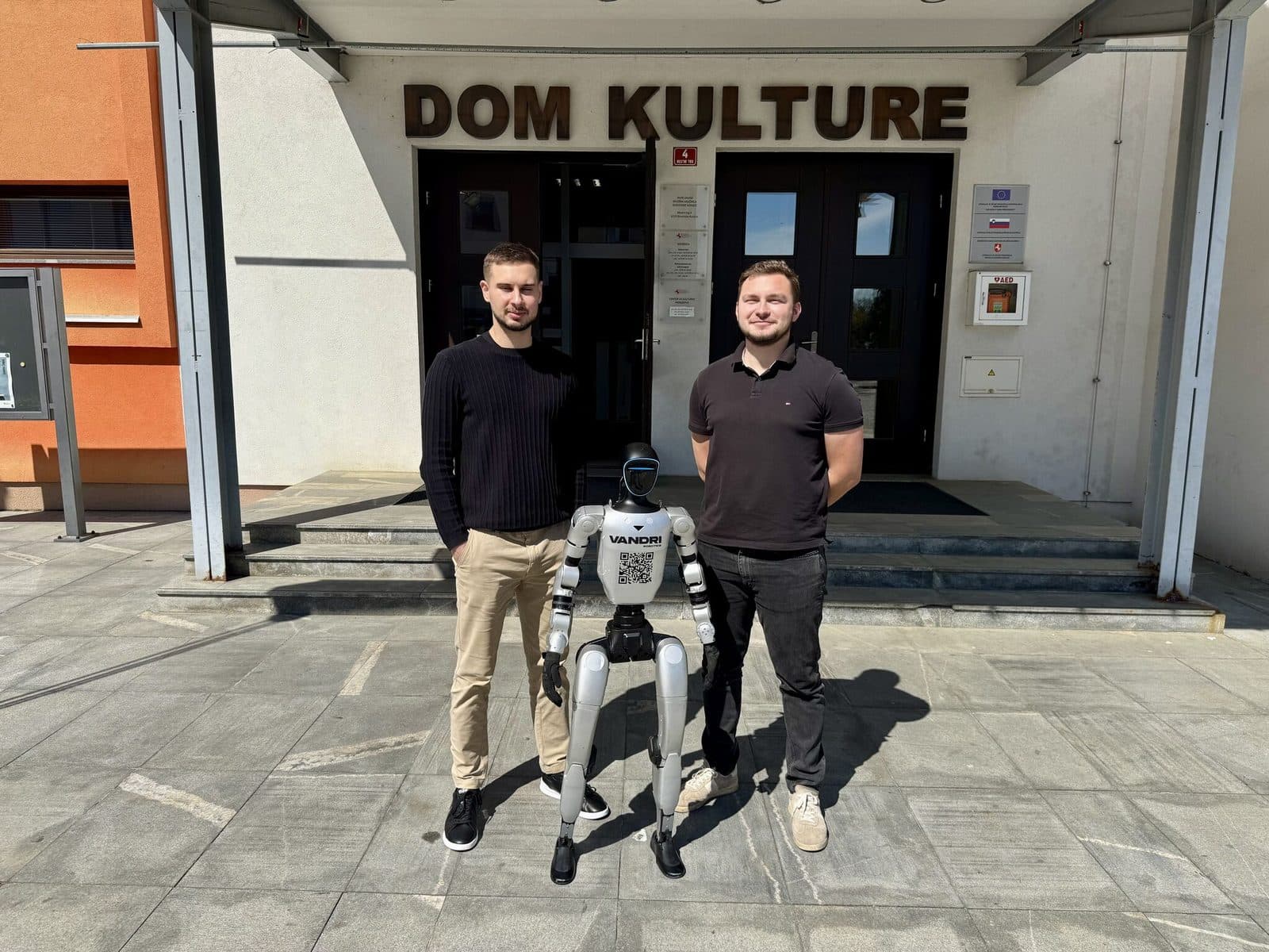 House of Culture · team and robot