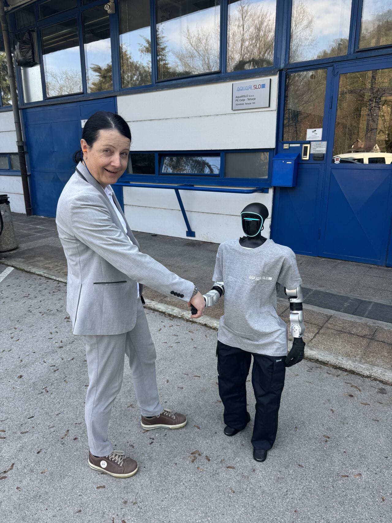 Vandri Robotics CEO Miha Golčer shaking hands with humanoid robot Jože at AquafilSLO